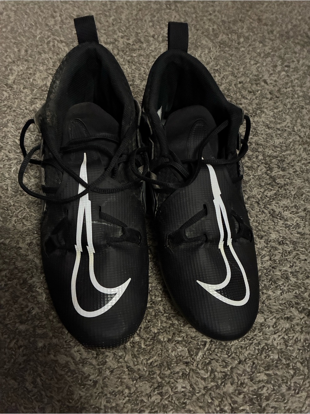 Nike Men’s Black Athletic Shoes with White Swoosh Accents size 10